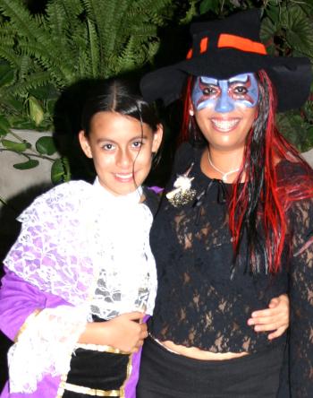  02 de noviembre de 2004

Andrea Ramírez y Cinthia Ornelas.