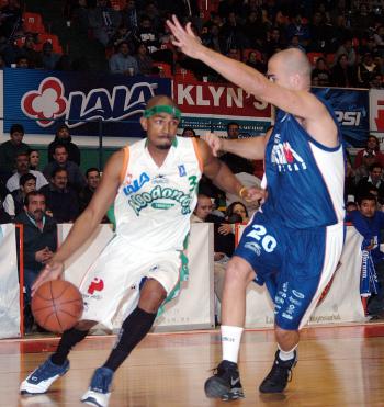 Algodoneros de la Comarca cayó dramáticamente 135-133 en tiempo extra, y de paso fue eliminado de los playoffs de la Liga Nacional de Baloncesto Profesional (LNBP) por los Barreteros de Zacatecas, ante una regular entrada en el Auditorio Municipal.