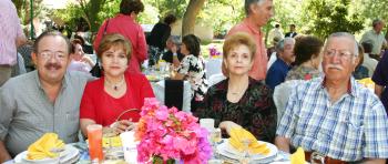 Jorge Rosas, Guadalupe Martínez , María elena de Álvarez y Salvador Álvarez.