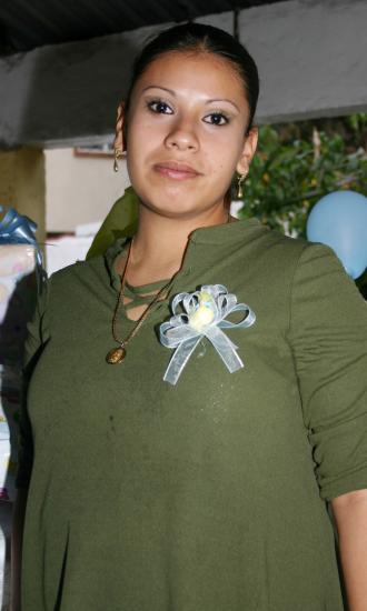  07 de noviembre de 2004
Blanca Esthela  Luévanos Rivas, en espera del nacimiento de su bebé, por lo que disfrutó de una fiesta de canastilla.
