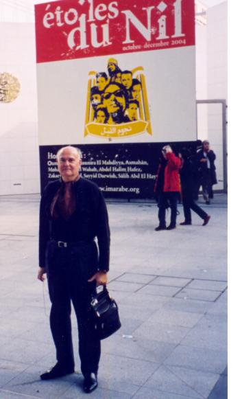 Romualdo Segovia disfrutó recientemente de unas vacaciones en París, Francia, donde visitó el Istituto del Mundo Árabe.