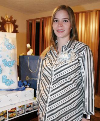 Ana Sofía González de Ortuño  fue homenajeada con una fiesta de regalos por el bebé que espera.