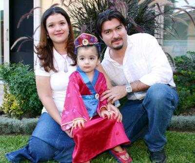 Eduardo Acosta, Nadia de Acosta y Regina Acosta.