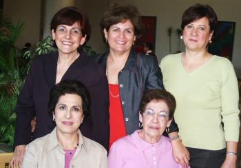 Mary G. de García, María del Carmen Estevanne, Cuquita de Rosales, Amparo de Sotolujpan y Malú de Martínez