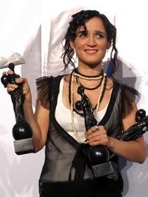 Al obtener tres preseas, Julieta Venegas se coronó como la gran vencedora de la tercera entrega del los Premios Oye! 

Y le siguieron de cerca Pepe Aguilar y Clímax con su “za-za-za”. Ambos obtuvieron dos preseas.