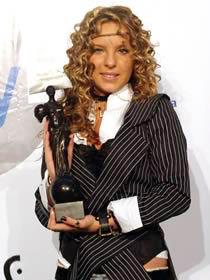 Las actuaciones de la noche estuvieron a cargo de Belinda (ganadora como 'Solista Femenina de Pop Español') 
 y Moderatto, Pesado, Benny Ibarra y Érick Rubín, La Quinta Estación, Pepe Aguilar y para cerrar, el éxito del año el “za- za-za”.