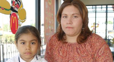 María Fernanda Reyes con su mamá María de Jesús Valenzuela