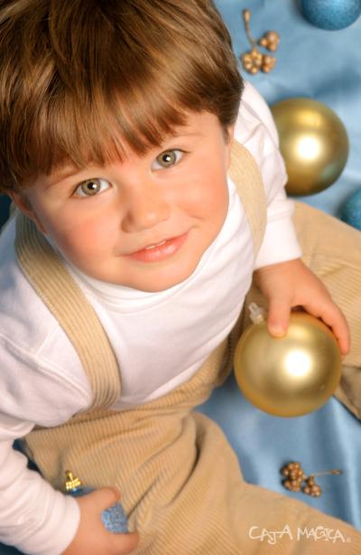 Niño Foad Bitar Mansur, es hijo de Eduardo Bitar Mena y Aída Mansur de Bitar, en un estudio fotográfico.