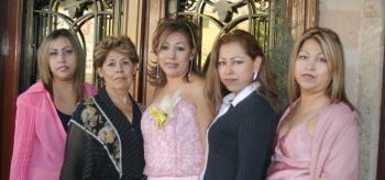 14 de noviembre de 2004
Goyita de González, Tere, Nena y Lorena González c Contreras le ofrecieron una despedida de soltera a Cristy González con motivo de su próxima boda