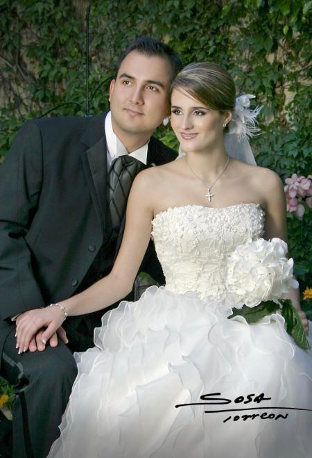 C.P. Enrique García Murra y Srita. Doralicia Valdés contrejeron matrimonio religioso en la parroquia de San Pedro Apóstol el sábado 25 de septiembre de 2004