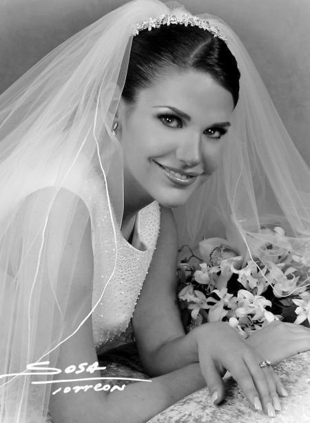Srita. Gabriela Del Bosque Dávalos unió su vida en el Sacramento del matrimonio a la del Ing. Rogelio Barrios Hinojosa