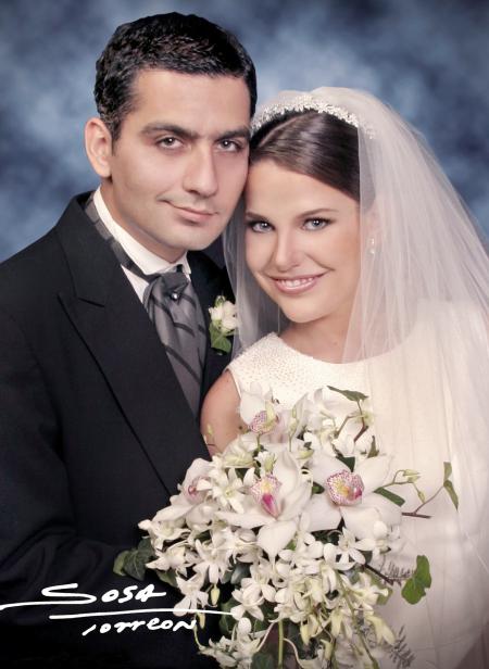 Ing. Rogelio Barrios Hinojosa y Srita. Gabriela del Bosque Dávalos recibieron la bendición nupcial en la parroquia de San Pedro Apóstol, el sábado dos de octubre de 2004