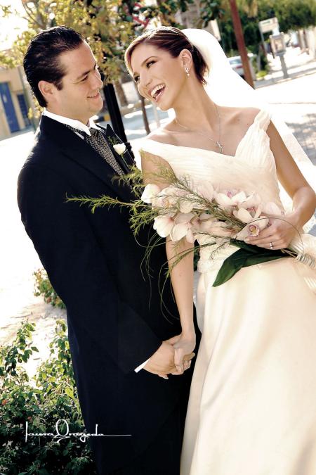 L.C.A Guillermo Alberto Humphrey Tueme y L.C.A Ana Lucía Fernández Lavín contrajeron matrimonio religioso el sábado 18 de septiembre de 2004