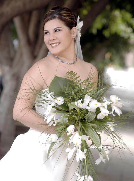 L.P. Magda Araceli Bernal Flores unió su vida en ceremonia religiosa a la del Sr. Roberto Hurtado Leyer