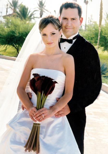 Sr. José Antonio Fernández Horcasitas y Srita. Alma Cristina Garza recibieron la bendición nupcial en la parroquia de San Pedro Apóstol el sábado 28 de agosto de 2004
