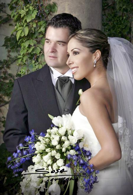 Sr. Mauricio Abéniz Múzquiz y Srita. Alejandra Castañeda Rojas contrajeron matrimonio religioso en la parroquia Los Ángeles el sábado 11 de septiembre de 2004.