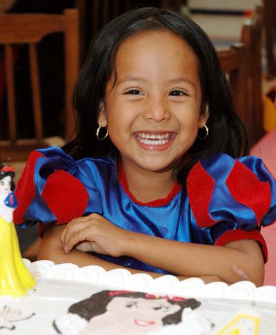 Pamela Janeth de los Santos Hernández en su festejo de cumpleaños.