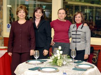 Anabel González, Lupita de Lara, Graciela Rimada y Silvia  de Porragas.