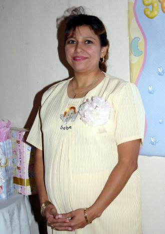 Rocío Nolasco de Martínez en la espera de su bebé