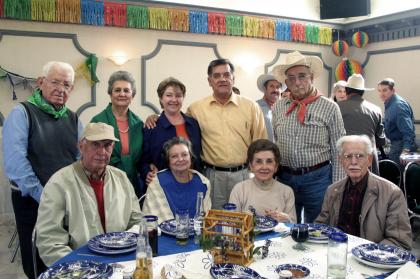 Francisco Ledesma y Sra., Seferino Lugo, Miguel Ruiz y Sra., Emilio de la Garza y Sra., Aristeo Cantú y Sra.