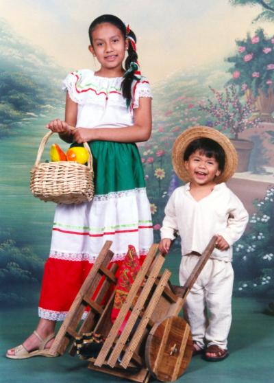 El pequeño Arat Canales Medina celebró su  segundo cumpleaños acompañado de su hermana Jazmín