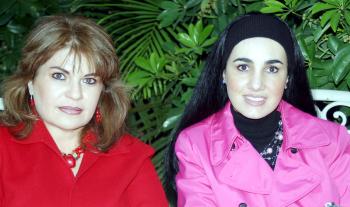 Ivonne de Dávila y Gabriela de Herrera.