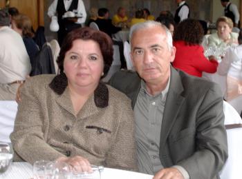 Julio González y Pilar M de González