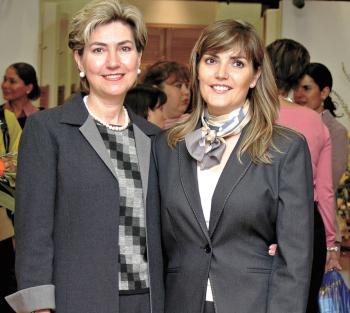 Mirita de Breede y Mirita de Garza en reciente acontecimiento social