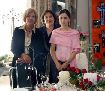  27 de noviembre de 2004
Rosario de Morales, Katy Díaz y Elsa Lozano