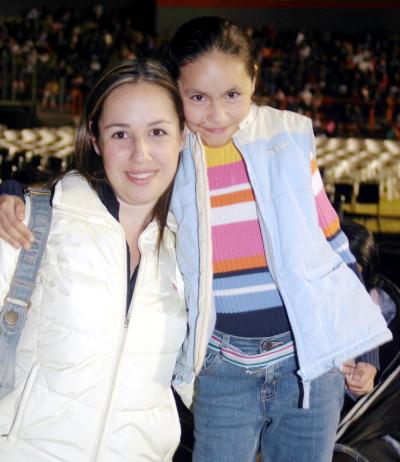 Karla y Andrea Armendáriz.