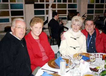 Enrique Montes y Sra Susana Antón de Gil y Nicolás Gil.