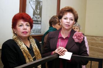 Rosario Garibaldi y Juana Corrales.
