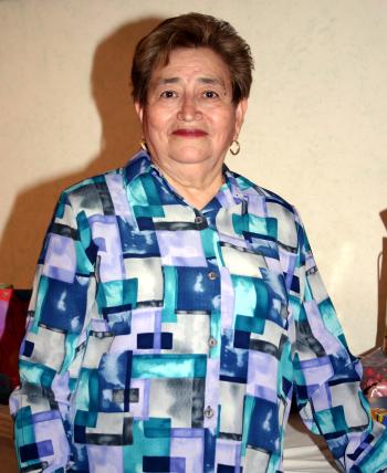 Sra. Lupita de Aguilera recibió bumerosas felicitaciones por su cumpleaños