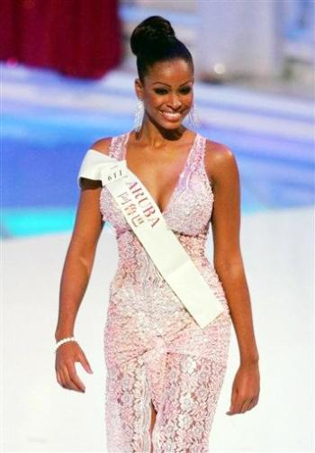 Miss Aruba Luisana Cicilia.