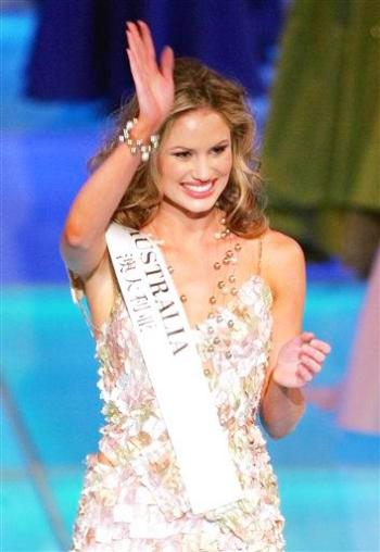 Este es el segundo año consecutivo en que la ciudad hainanesa de Sanya acoge esta misma competición, y desde la celebración de Miss Mundo 2003, China ha entrado en un frenesí de desfiles, espectáculos y concursos de belleza de todo tipo.

Miss Australia Sarah Davies.