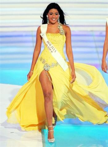 El jurado, integrado por personalidades y famosos, no desaparecerá, sino que ofrecerá sus opiniones sobre cada una de las candidatas, durante los días que duren los desfiles y actos.

Miss Bolivia María Nuvia Montenegro.