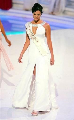 Por primera vez en su historia, en el famoso concurso de belleza 'no será el panel de jueces quien elija a la ganadora, sino los votos recibidos de todo el mundo', declaró una portavoz de la organización en Hainan (sur de China).

Aquí miss Venezuela Andrea María Milroy Díaz.