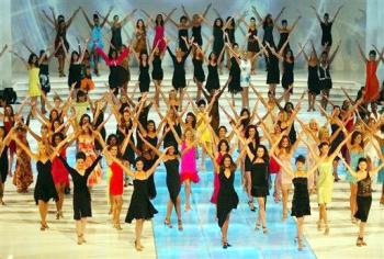 La vencedora del concurso Miss Mundo, que se celebra en la isla tropical china de Hainan, será elegida por los votos del público y no los del jurado, informaron fuentes de la organización del concurso.