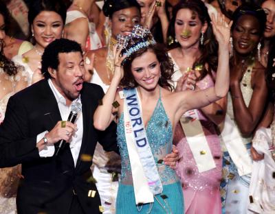 El título de Miss Mundo conlleva un premio en metálico de 100 mil  dólares.