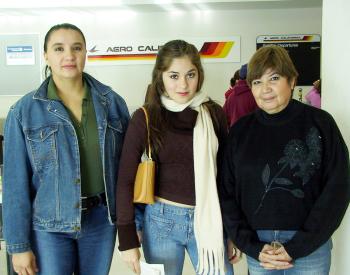 Alylin Marisa viajóo a California y fue despedida por Ines y Maria Ayala.