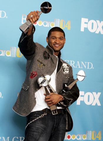 El máximo ganador de la noche fue Usher por su disco Confessions.

El promotor de Rythm & Blues fue el más premiado en la entrega de Premios Música Billboard, ganando 11 preseas - la última racha de premios que gana este año.

Algunos de los premios que ganó fue en la categoría de mejor artista del año, álbum del año por su disco de R&B/Hip-Hop 'Confessions' y 'Yeah!' - que estuvo en la lista de 100 mejores canciones del año y en la cual colaboran Lil John y Ludacris.