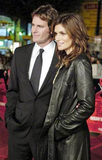 La premier,se realizó  en el famoso Teatro Chino de Hollywood, acudieron además Sharon Stone, Bárbara Sinatra, Michael Douglas, Heidi Klum, Cuba Gooding Jr., Katie Holmes, Chris Klein, Cindy Crawford (aquí acompañada de su marido) y Randy Geber, entre ortos.