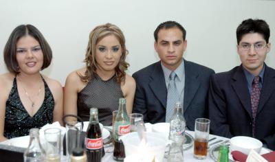 10 de diciembre de 2004

Isabel Pérez, Claudia Galarza, Ernesto Rodríguez y Jesús Ortiz