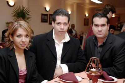 Luly Saldivar, Carlos de Mucha y Enrique Fuentes.