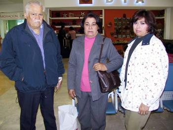 12 de diciembre de 2004

Margarita de Armijo viajó a Tijuana y fue despedida por Víctor Manuel y Margarita.