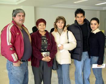 Christian galindo viajó a  Madrid y lo despidieron Erika Palomares, Evelin de Torres, Socorro de Torres y Ricardo Galindo.