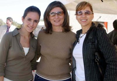 -Lucía Sáenz y Claudia de Gómez
