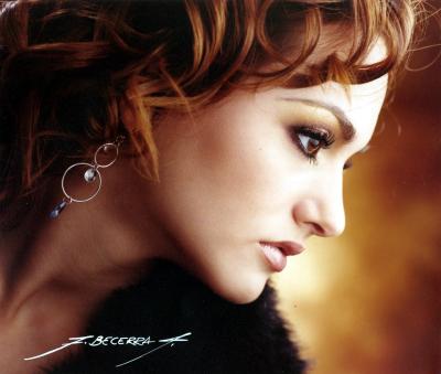 15 de diciembre de 2004

Srita. Luzma Acuña Berrueto, en una fotografía de Flavio Becerra}