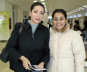Norma Facio viajó a Houston y fue despedida por Nadia Facio