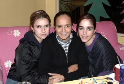 Gina Morales, Perla García y Sofía Lamas.
